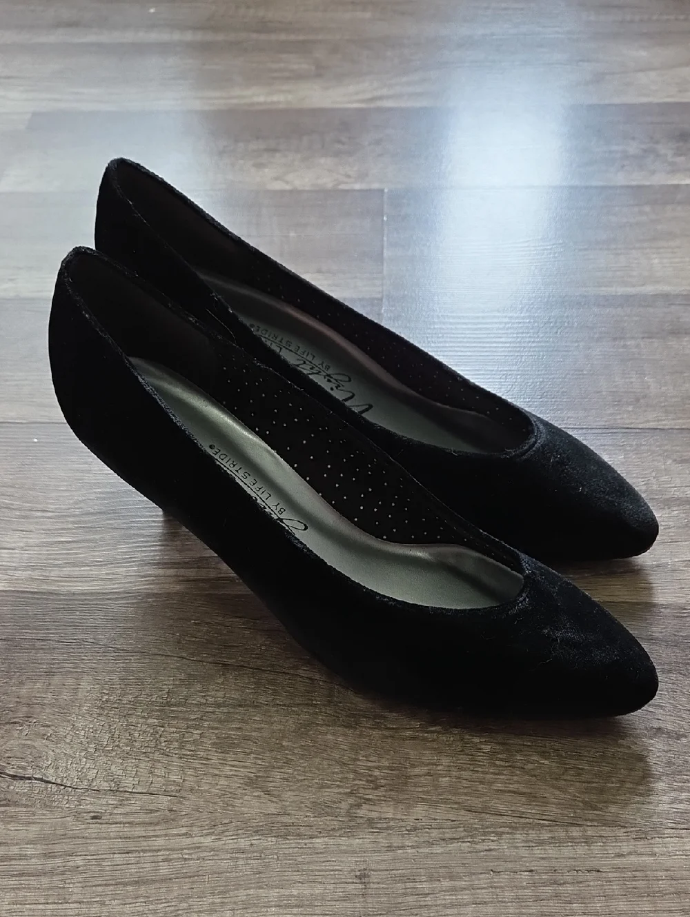 Classic Black Velvet Pointed-Toe Heels - Picture 1 of 6